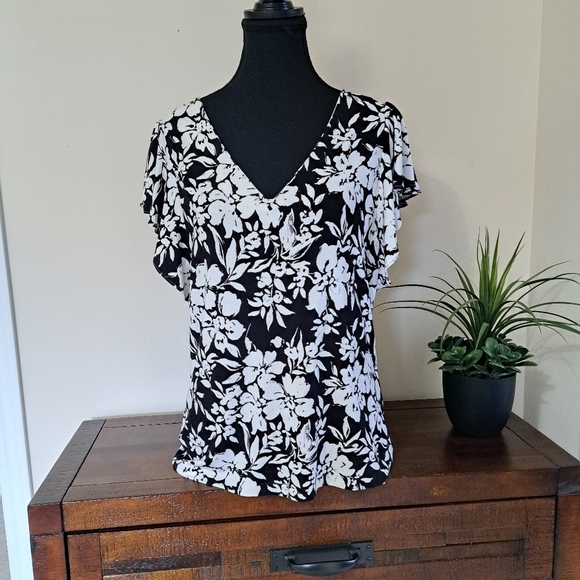 Ralph Lauren Floral Print Top Black White Ladies Medum Flutter Sleeve Shirt - Picture 1 of 10